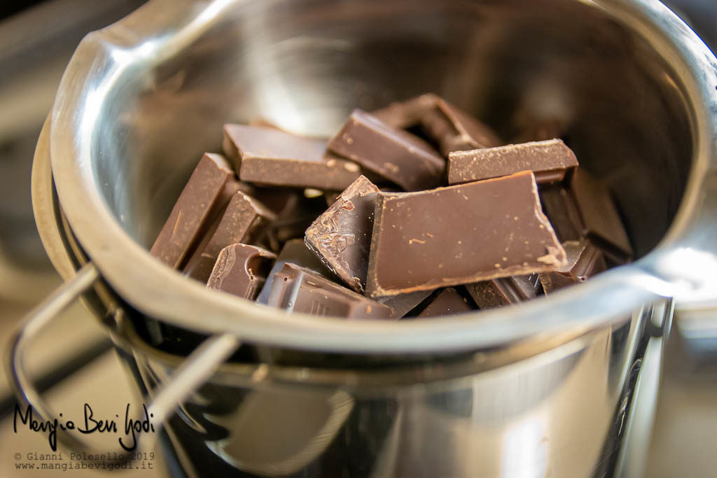 Sciogliere il cioccolato fondente