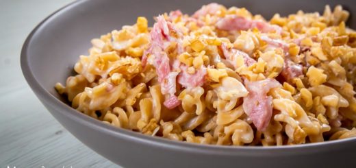 Pasta con noci e pancetta affumicata