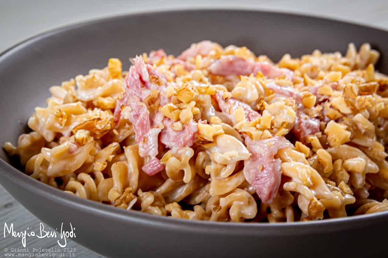 pasta noci e pancetta