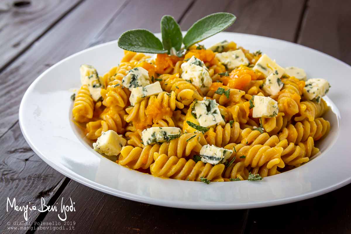 Pasta con zucca e gorgonzola