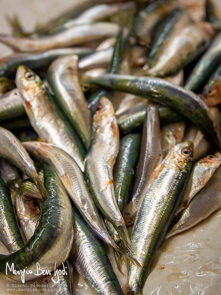 Come pulire le sardine e togliere la lisca