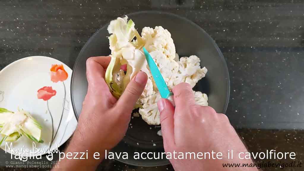 Tagliare e lavare il cavolfiore