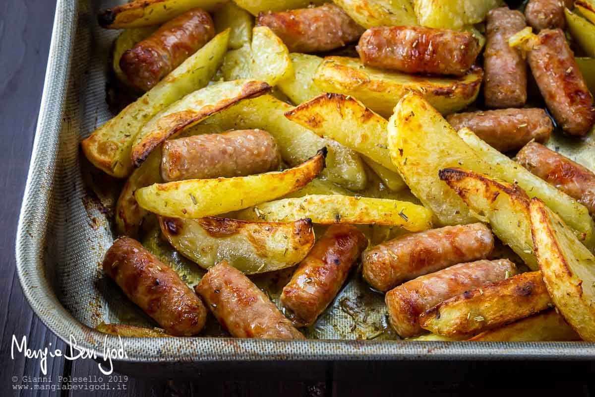 Salsiccia e patate al forno