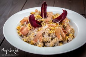 Pasta al radicchio di Treviso, speck e noci