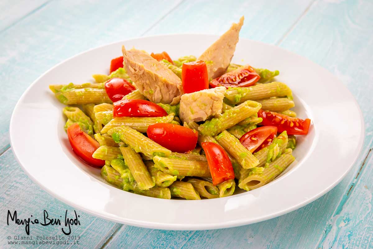 Pasta al tonno, piselli e pomodorini