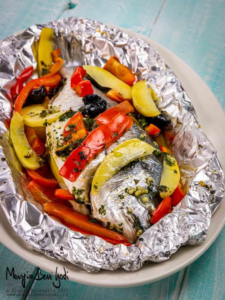 Orata al cartoccio (con verdure sfiziose) | Mangia Bevi ...