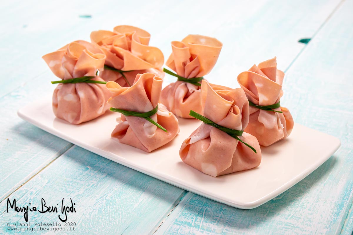 Fagottini di mortadella