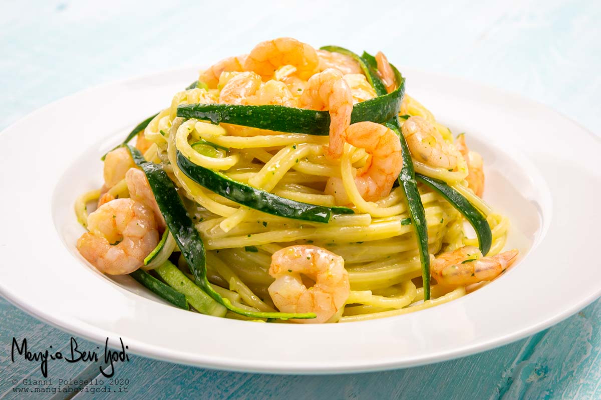 Pasta con zucchine e gamberetti