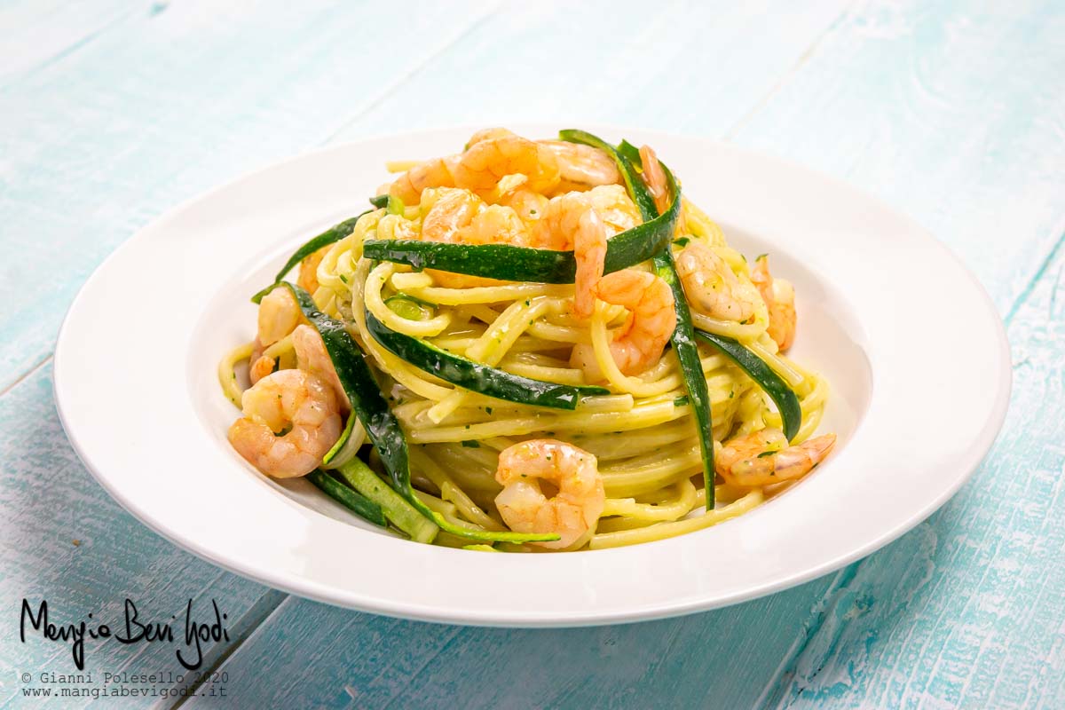 Pasta con zucchine e gamberetti