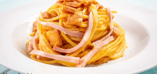 Pasta al sugo rosa con mortadella