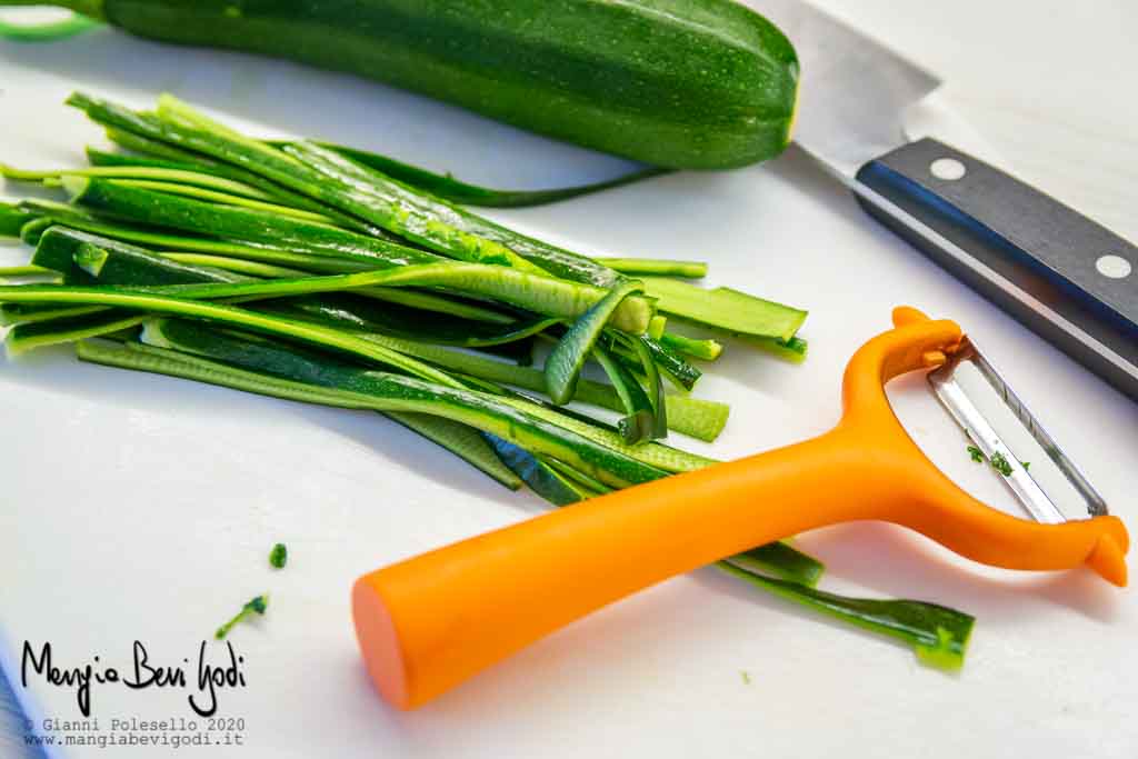 Tagliare le zucchine