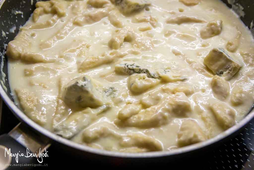 Cottura straccetti di pollo al gorgonzola