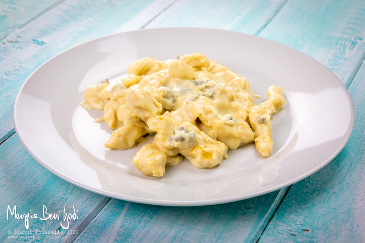 Straccetti di pollo al gorgonzola