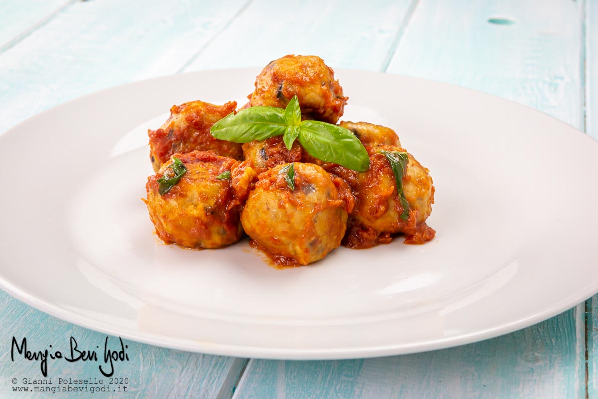 Polpette di ricotta e olive in padella