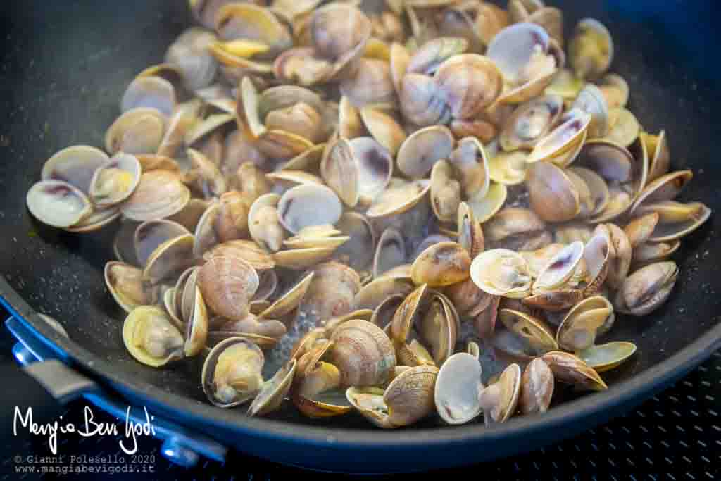 Cottura vongole in padella antiaderente