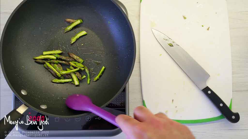 Cottura punte asparagi
