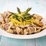 Pasta con vongole e asparagi