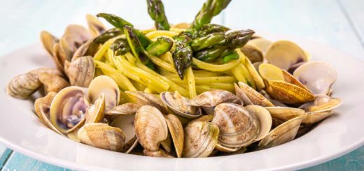 Spaghetti con vongole e asparagi