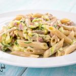 Pasta con zucchine, philadelphia e pancetta