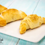 Cornetti salati con zucchine, speck e formaggio