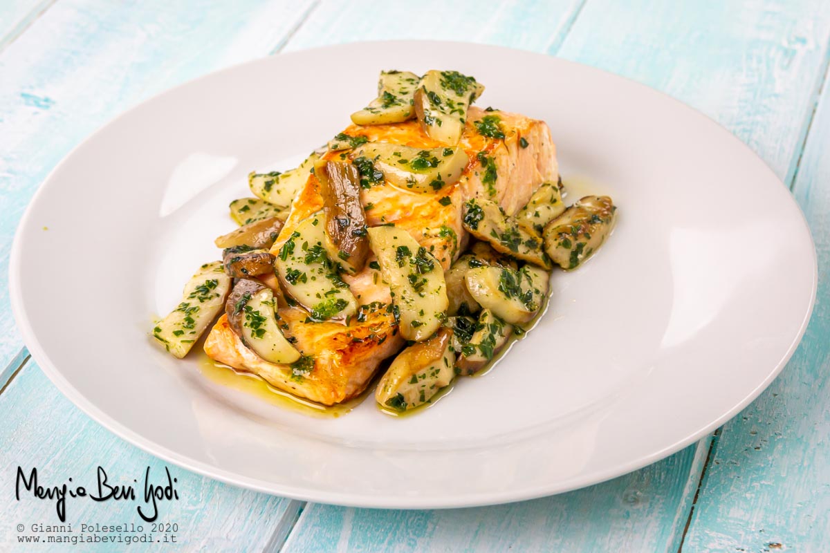 Filetto di salmone ai funghi porcini