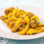 Tagliatelle con zucca, porcini e salsiccia
