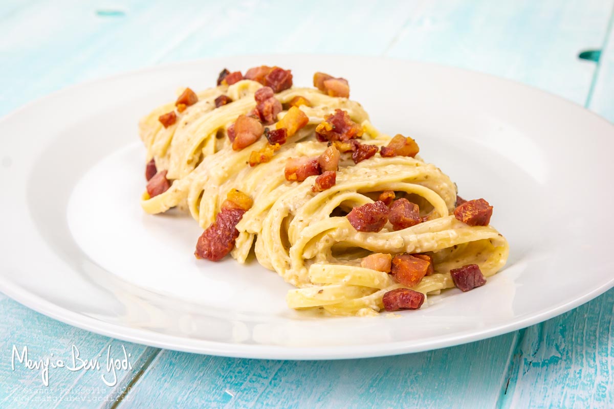 pasta con melanzane, philadelphia e speck