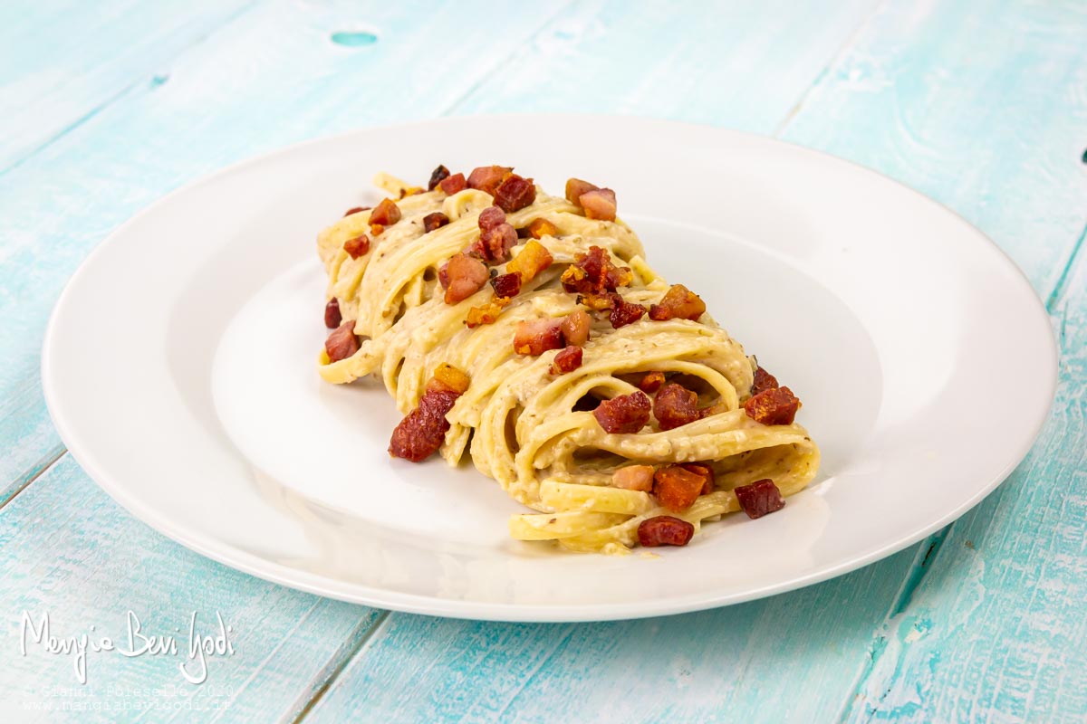 Pasta con melanzane philadelphia e speck