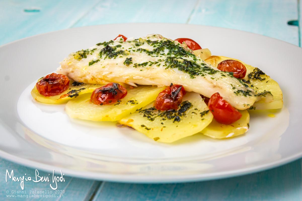 persico al forno con patate e pomodorini