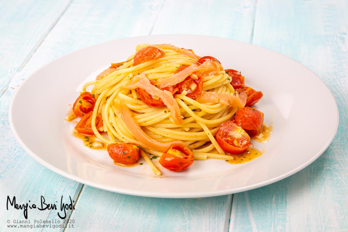 Spaghetti al salmone affumicato e pomodorini