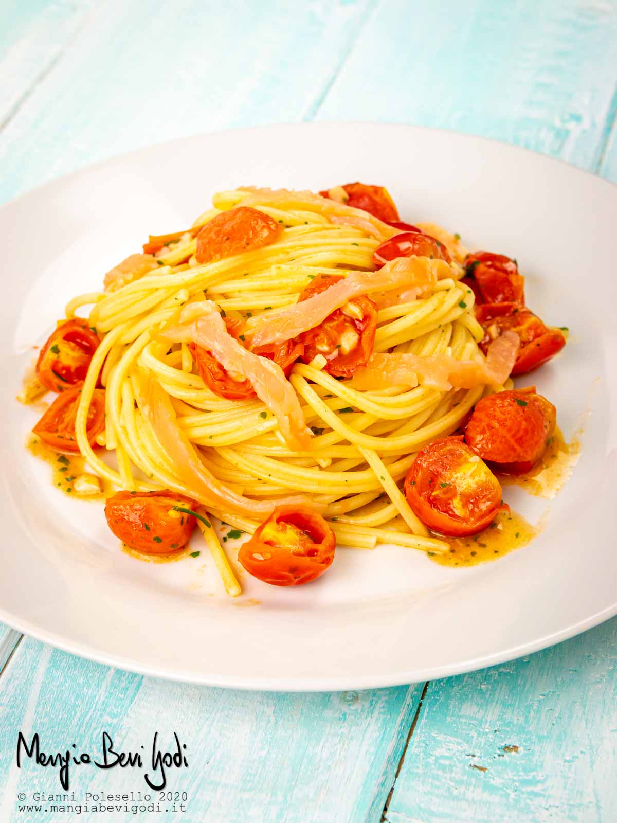 Spaghetti al salmone affumicato e pomodorini