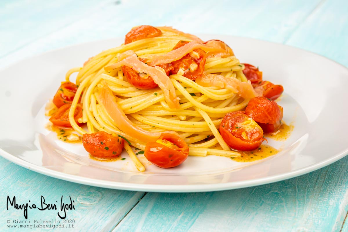 Spaghetti al salmone affumicato e pomodorini