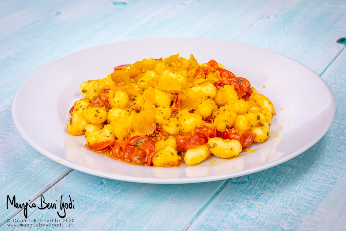 Gnocchetti con pomodorini e bottarga