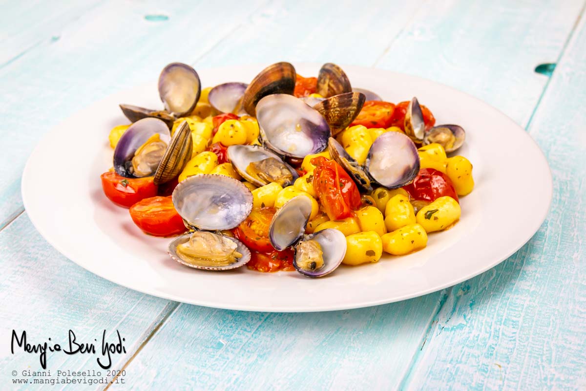 Gnocchetti con vongole e pomodorini