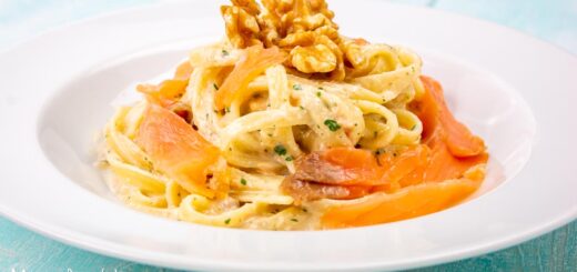 Linguine al pesto di noci e salmone