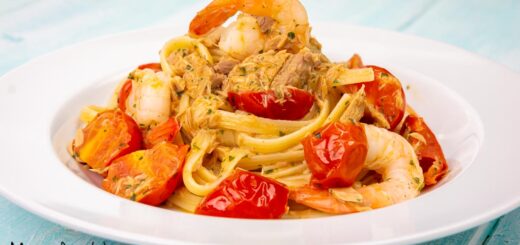 Linguine con tonno, gamberi e pomodorini