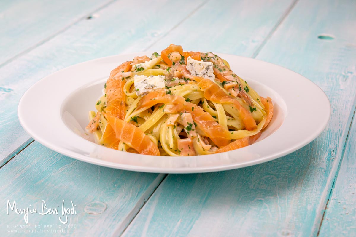 Pasta al salmone e gorgonzola