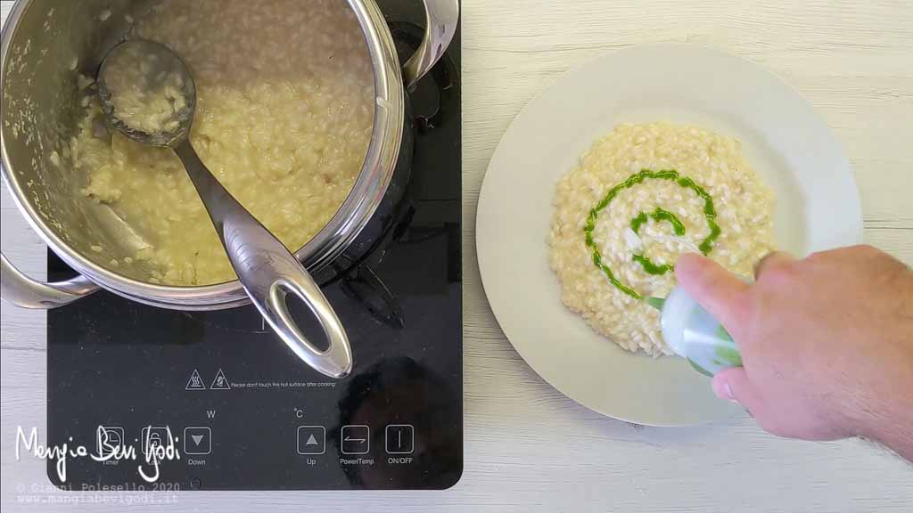 Cottura risotto al merluzzo e prezzemolo