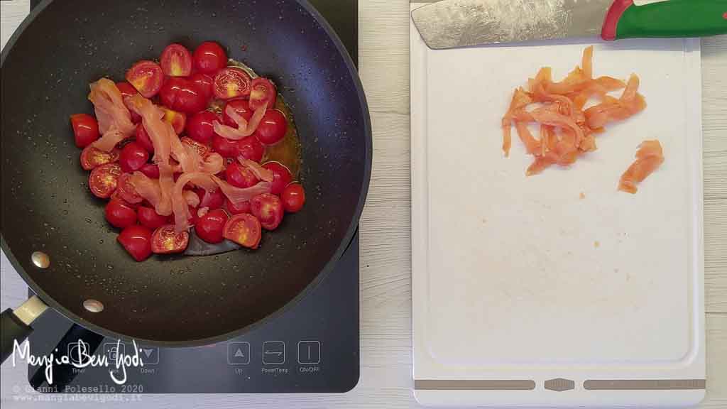 Cottura sugo al salmone affumicato e pomodorini