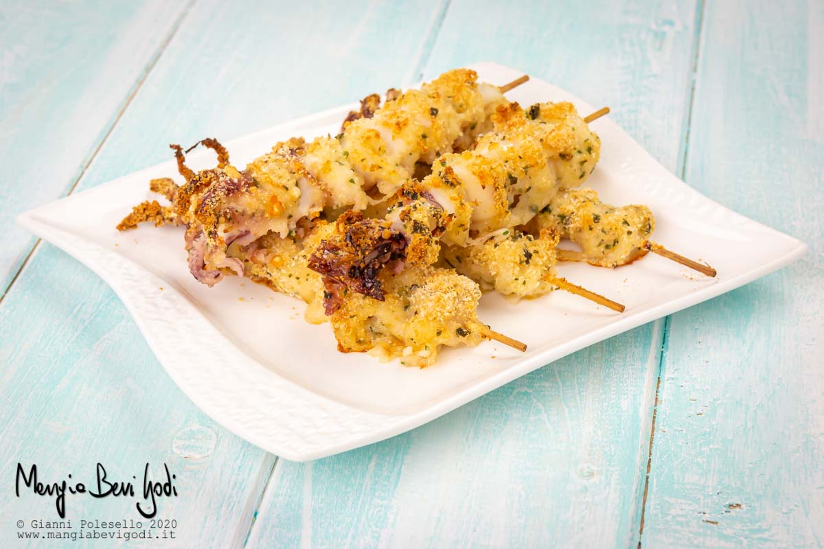 Spiedini di calamari al forno gratinati