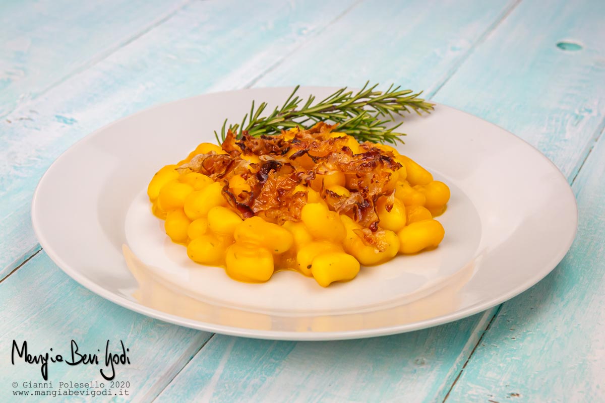 Gnocchi alla zucca e pancetta croccante