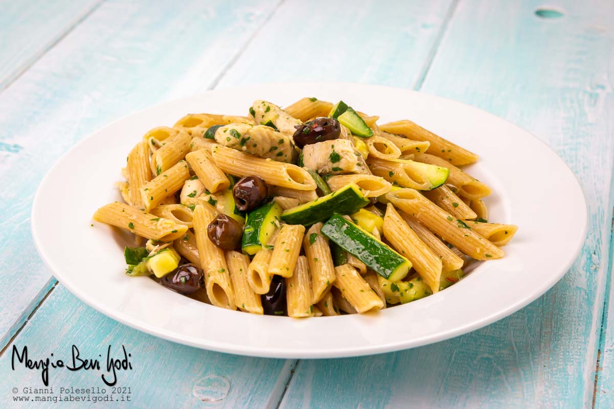 Pasta con sgombro e zucchine