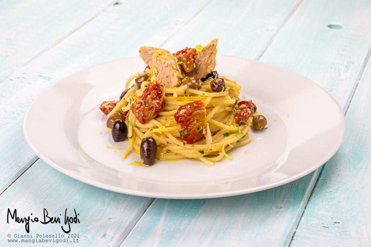 Pasta al tonno e pomodori secchi