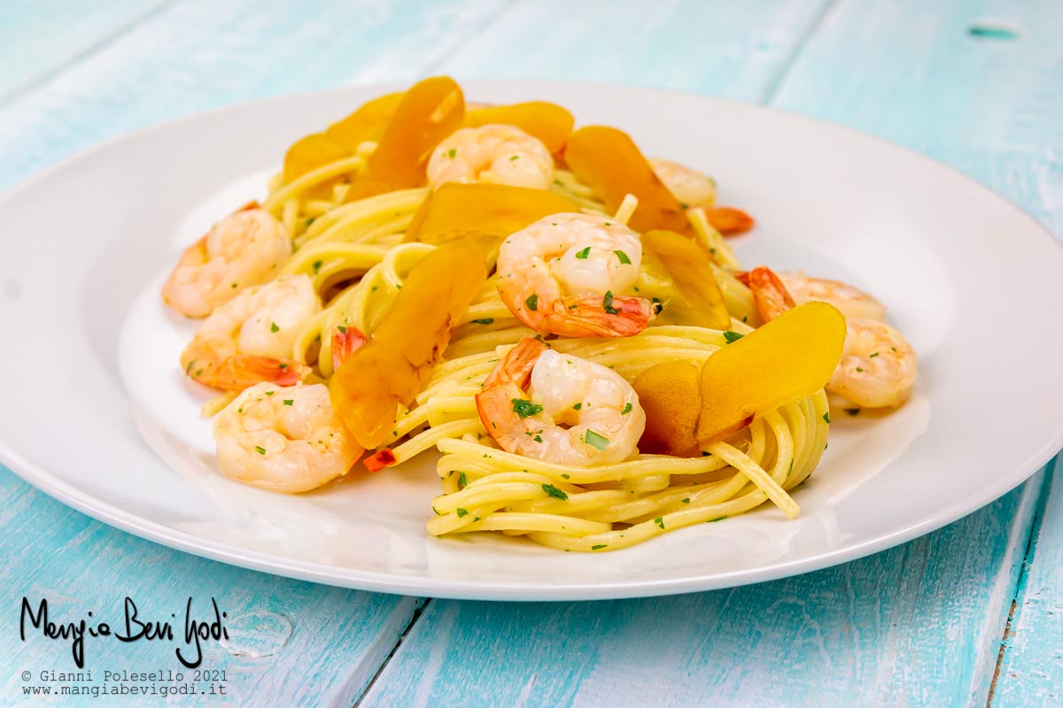 Spaghetti con gamberi e bottarga