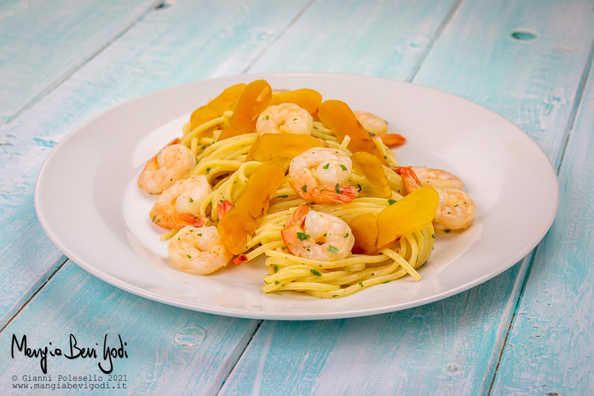 Spaghetti con gamberi e bottarga