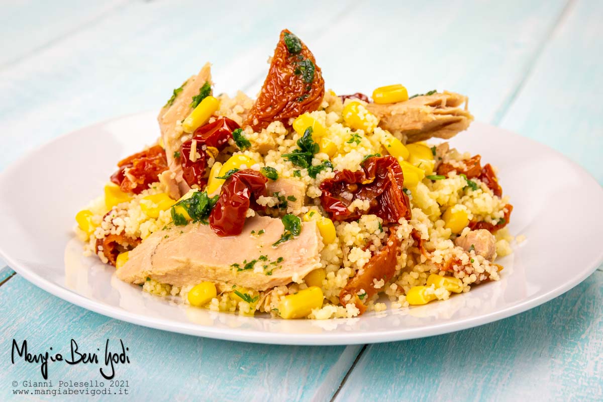 Cous cous con tonno, pomodori secchi e mais