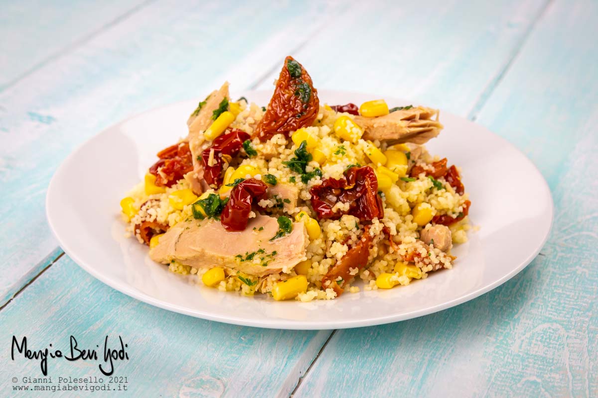 Cous cous con tonno, pomodori secchi e mais