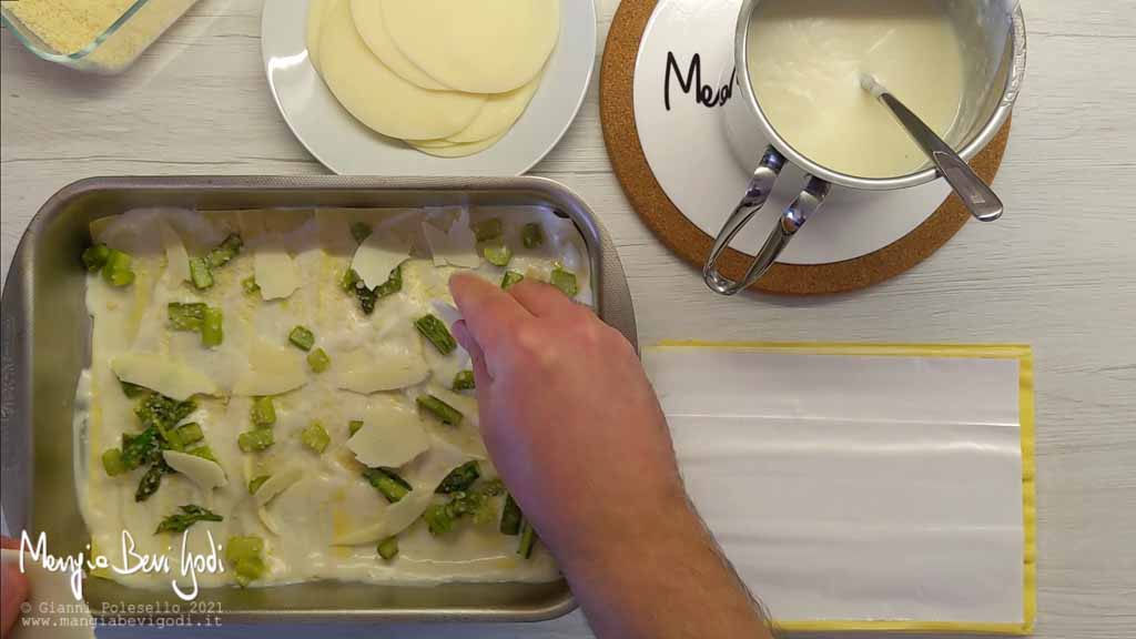 Preparazione lasagne di asparagi