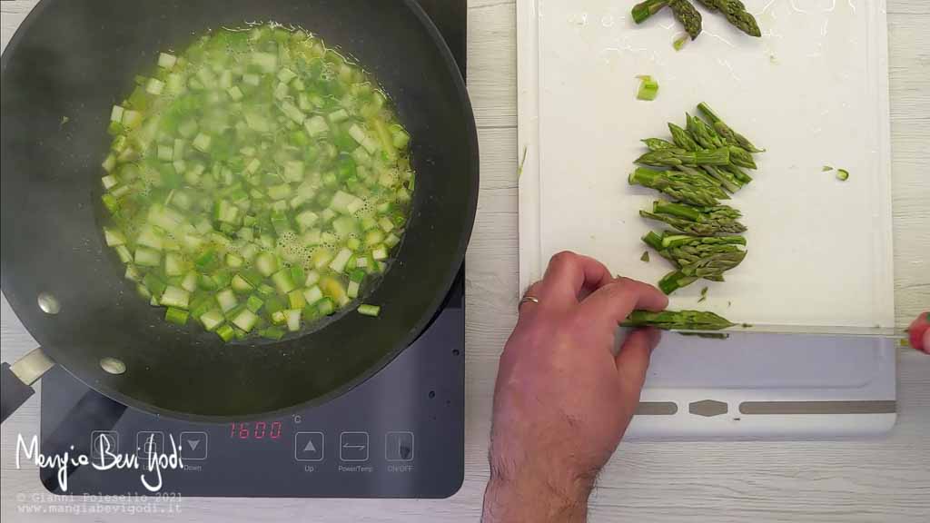 Cottura asparagi in padella
