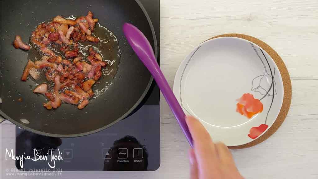 Rosolare il guanciale